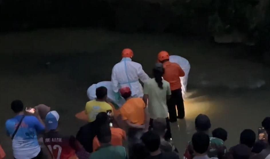 Tuban Geger! Mayat Perempuan Tanpa Identitas Ditemukan Mengambang di Sungai Tuban Geger! Mayat Perempuan Tanpa Identitas Ditemukan Mengambang di Sungai