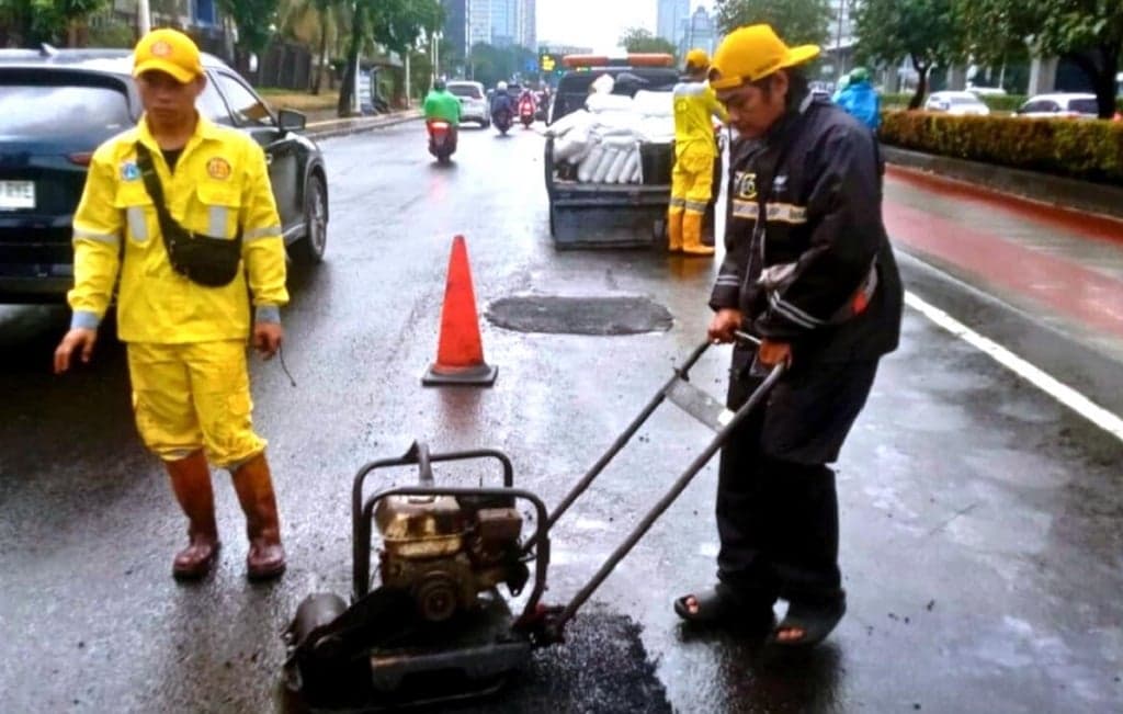 Respons Aduan Warga, Pemkot Jaksel Perbaiki 2.531 Titik Jalan Berlubang Respons Aduan Warga, Pemkot Jaksel Perbaiki 2.531 Titik Jalan Berlubang