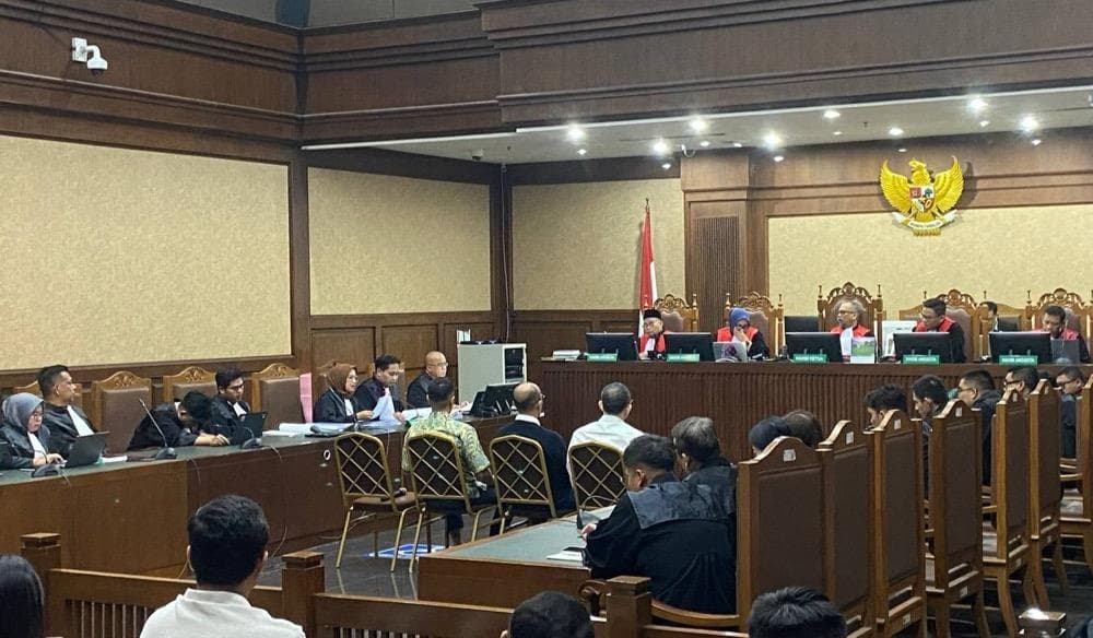 3 Terdakwa Korupsi Tata Kelola Minyak Dituntut 14 Tahun Penjara usai Rugikan Negara Rp285 Triliun 3 Terdakwa Korupsi Tata Kelola Minyak Dituntut 14 Tahun Penjara usai Rugikan Negara Rp285 Triliun