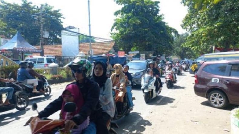 Pemudik Diminta Waspada, Jalur Pansela Sukabumi-Pangandaran Minim Penerangan dan Rawan Longsor Pemudik Diminta Waspada, Jalur Pansela Sukabumi-Pangandaran Minim Penerangan dan Rawan Longsor