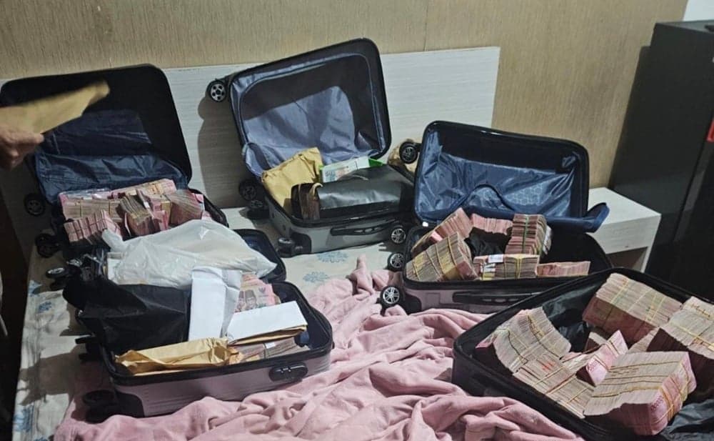 KPK Sita 5 Koper Berisi Uang Rp5 Miliar Pecahan Mata Uang Asing terkait Kasus Impor Bea Cukai KPK Sita 5 Koper Berisi Uang Rp5 Miliar Pecahan Mata Uang Asing terkait Kasus Impor Bea Cukai