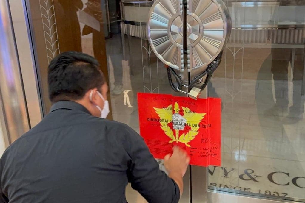Bea Cukai Segel Toko Perhiasan Tiffany & Co, Purbaya: Impor Ilegal Pasti Ditindak! Bea Cukai Segel Toko Perhiasan Tiffany & Co, Purbaya: Impor Ilegal Pasti Ditindak!