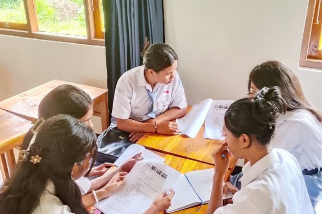 Surat Menyentuh Siswi Alor NTT untuk Prabowo: Rintihan Kami Didengar, Sekolah Kami Diperbaiki Surat Menyentuh Siswi Alor NTT untuk Prabowo: Rintihan Kami Didengar, Sekolah Kami Diperbaiki