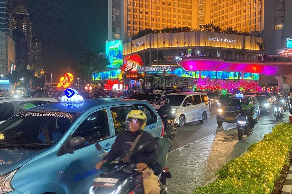 Long Weekend, Lalin di Jalan Sudirman-Thamrin Jakarta Padat Merayap Long Weekend, Lalin di Jalan Sudirman-Thamrin Jakarta Padat Merayap