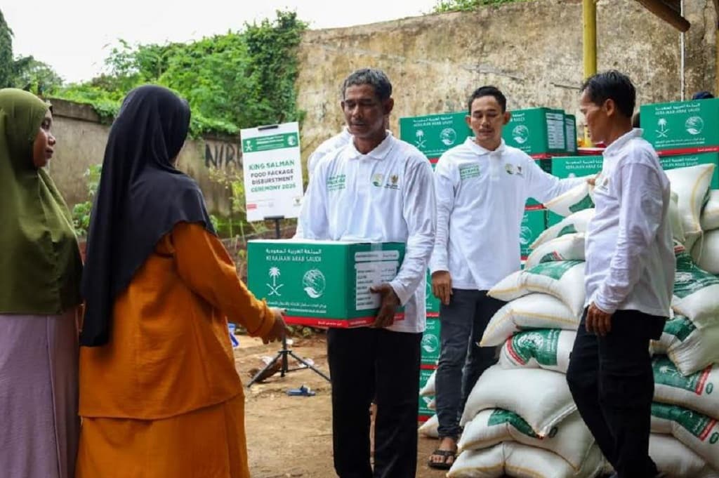 Jelang Ramadan, BAZNAS dan KSrelief Salurkan 7.000 Paket Sembako ke Warga Tidak Mampu Jelang Ramadan, BAZNAS dan KSrelief Salurkan 7.000 Paket Sembako ke Warga Tidak Mampu