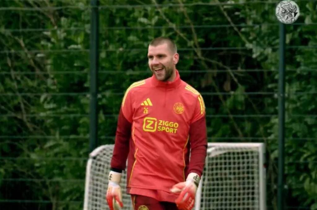 Maarten Paes Jalani Latihan Perdana bersama Ajax, Debut Lawan Klub Justin Hubner? Maarten Paes Jalani Latihan Perdana bersama Ajax, Debut Lawan Klub Justin Hubner?