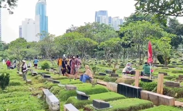 Hukum Ziarah Kubur jelang Puasa Ramadhan, Ini Pendapat Ulama Lengkap Bacaannya Hukum Ziarah Kubur jelang Puasa Ramadhan, Ini Pendapat Ulama Lengkap Bacaannya