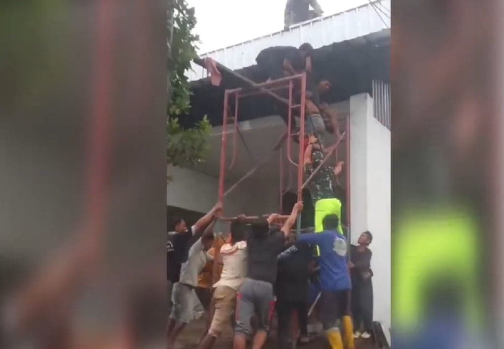 2 Pekerja Proyek Koperasi Merah Putih di Pemalang Nyaris Tewas Tersengat Listrik 2 Pekerja Proyek Koperasi Merah Putih di Pemalang Nyaris Tewas Tersengat Listrik