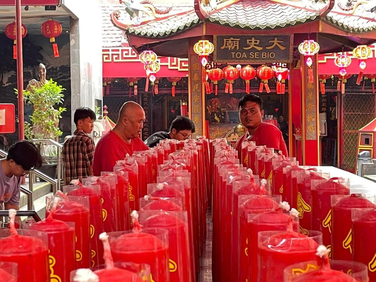 Jelang Imlek 2026 Wihara Dharma Jaya Mulai Pasang Lilin Doa, Intip Persiapannya! Jelang Imlek 2026 Wihara Dharma Jaya Mulai Pasang Lilin Doa, Intip Persiapannya!
