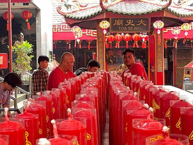 Jelang Imlek 2026 Wihara Dharma Jaya Mulai Pasang Lilin Doa, Intip Persiapannya! Jelang Imlek 2026 Wihara Dharma Jaya Mulai Pasang Lilin Doa, Intip Persiapannya!