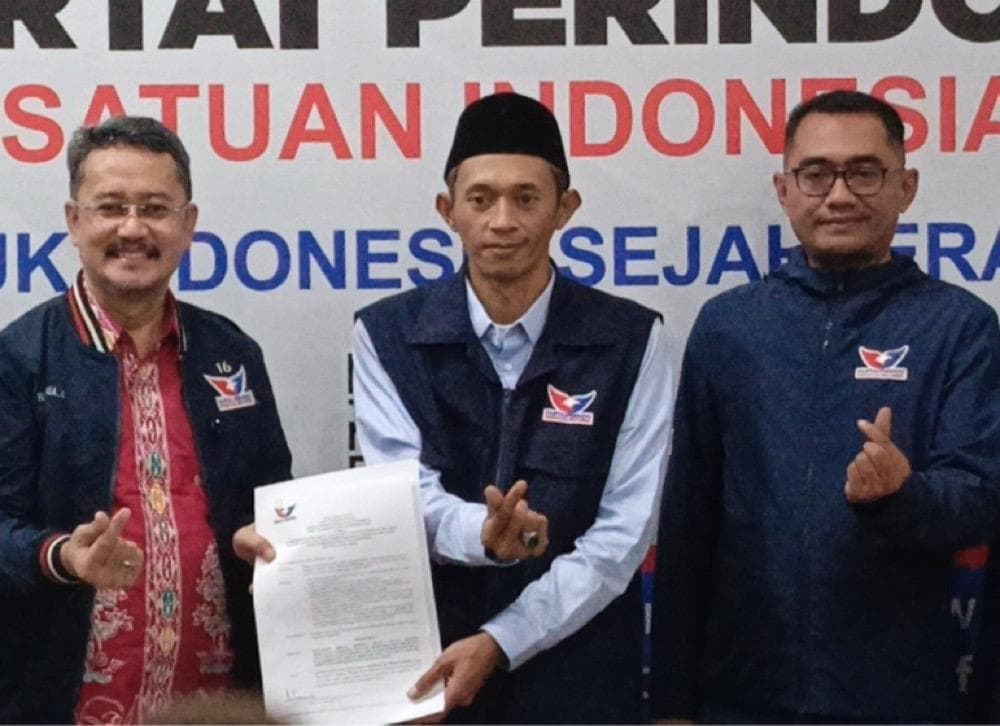 Terima SK Ketua DPW Perindo Jatim, Ahmad Jazuli Optimistis Tembus Senayan 2029 Terima SK Ketua DPW Perindo Jatim, Ahmad Jazuli Optimistis Tembus Senayan 2029