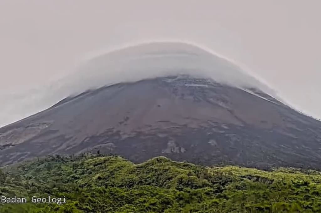Gunung Merapi Luncurkan Awan Panas 1 Km ke Arah Kali Krasak, Status Masih Siaga Gunung Merapi Luncurkan Awan Panas 1 Km ke Arah Kali Krasak, Status Masih Siaga