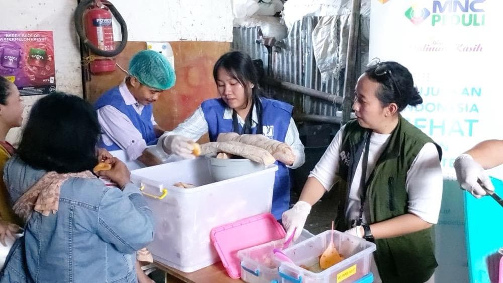 Sambut Ramadan, MNC Peduli dan Park Hyatt Jakarta Berbagi Makanan Bergizi dengan Pemulung di Jaksel Sambut Ramadan, MNC Peduli dan Park Hyatt Jakarta Berbagi Makanan Bergizi dengan Pemulung di Jaksel