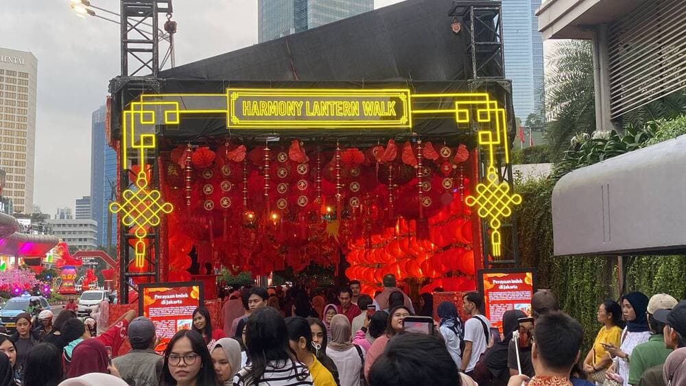 Ornamen Imlek di Bundaran HI Viral, Ramai Diserbu Warga Ornamen Imlek di Bundaran HI Viral, Ramai Diserbu Warga