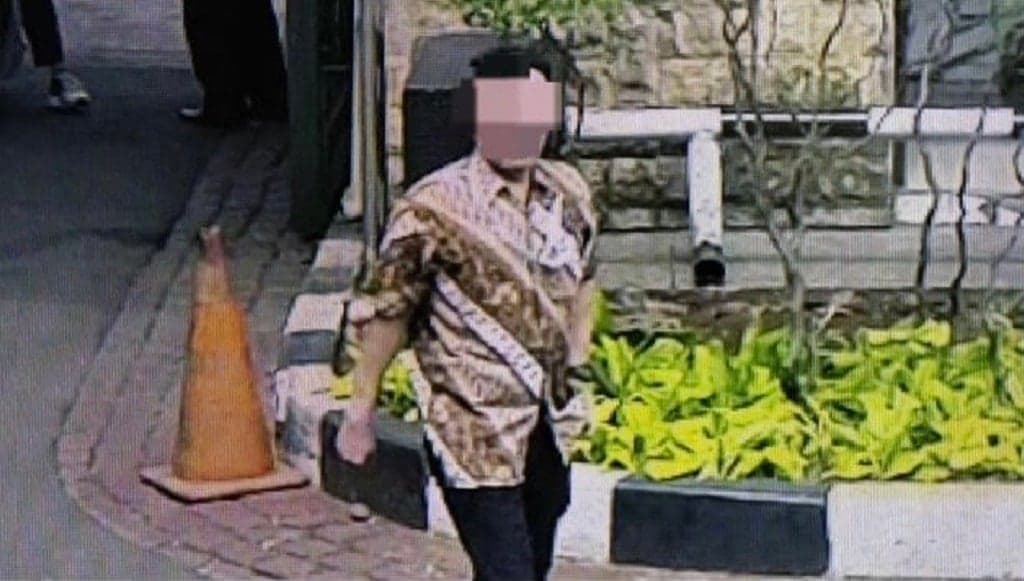 Viral Maling Pakai Batik Curi Laptop di Hotel Mewah Jakpus, Sering Incar Seminar Viral Maling Pakai Batik Curi Laptop di Hotel Mewah Jakpus, Sering Incar Seminar