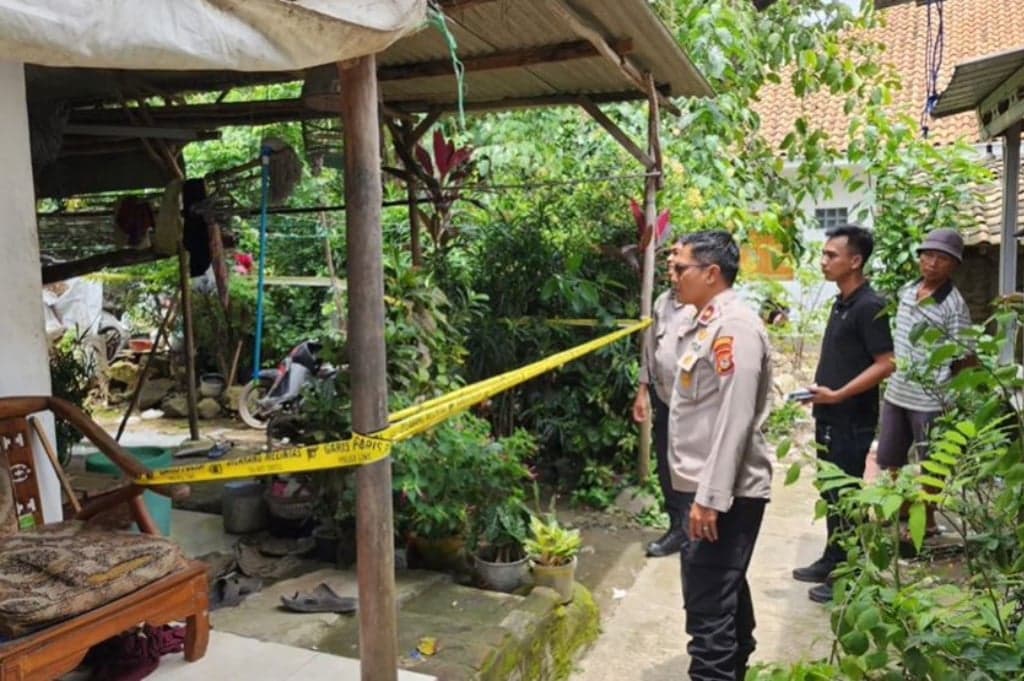 Adik Bunuh Kakak Kandung karena Emosi di Cirebon, Ditusuk 5 Kali di Punggung Adik Bunuh Kakak Kandung karena Emosi di Cirebon, Ditusuk 5 Kali di Punggung
