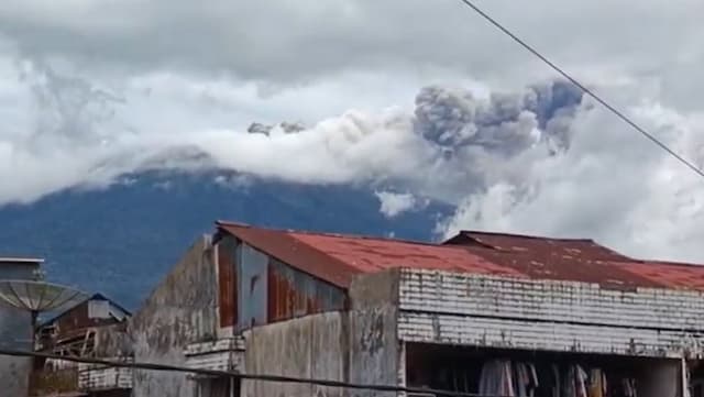 Gunung Marapi Kembali Meletus, Hujan Abu Guyur Sejumlah Wilayah di Sumbar Gunung Marapi Kembali Meletus, Hujan Abu Guyur Sejumlah Wilayah di Sumbar