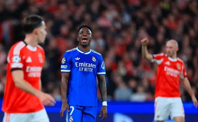 Vinicius Junior Protes Dugaan Rasisme, Duel Benfica vs Real Madrid Terhenti 10 Menit Vinicius Junior Protes Dugaan Rasisme, Duel Benfica vs Real Madrid Terhenti 10 Menit