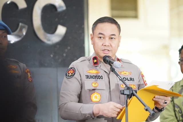 Kapolri Perintahkan Propam Tes Urine Seluruh Polisi buntut Kasus Eks Kapolres Bima Kota Kapolri Perintahkan Propam Tes Urine Seluruh Polisi buntut Kasus Eks Kapolres Bima Kota