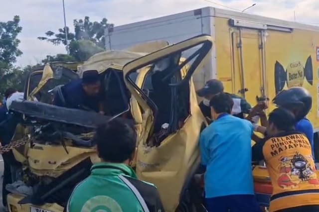 Kecelakaan Maut Truk Tabrak Truk Sidoarjo, Sopir Tewas Kernet Luka-Luka Kecelakaan Maut Truk Tabrak Truk Sidoarjo, Sopir Tewas Kernet Luka-Luka