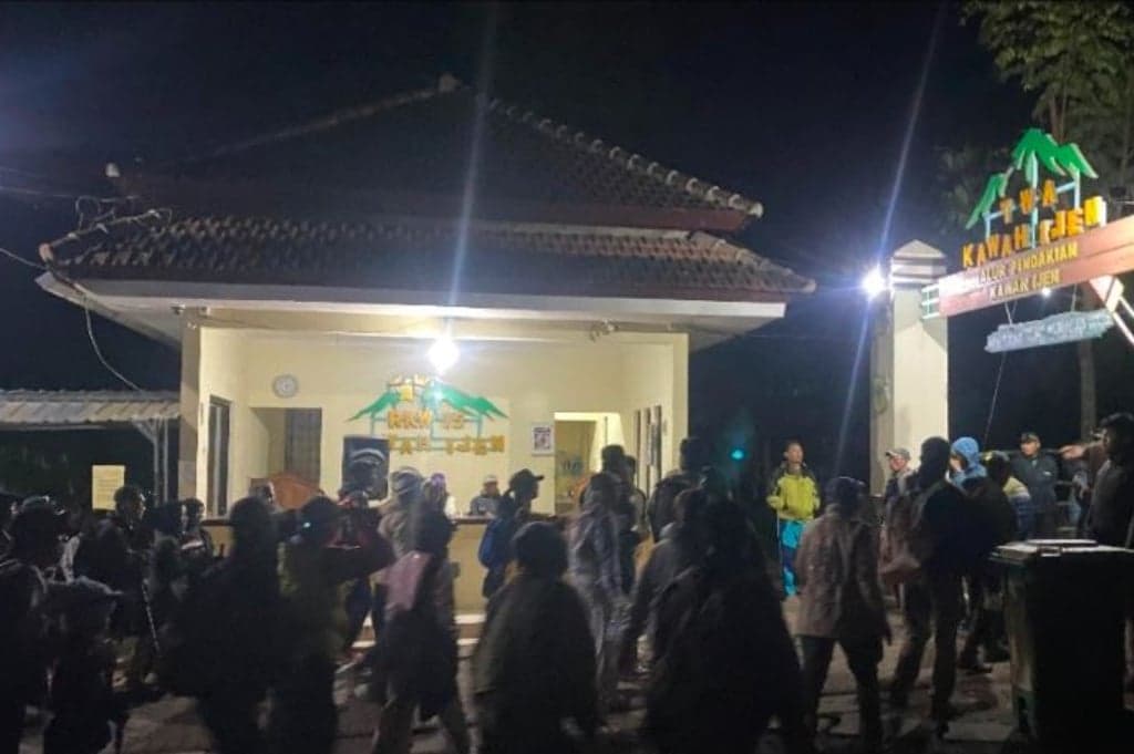 Pendaki Pelajar Hilang di Gunung Ijen, Petugas Sisir Jalur Pendakian hingga Kawah Pendaki Pelajar Hilang di Gunung Ijen, Petugas Sisir Jalur Pendakian hingga Kawah