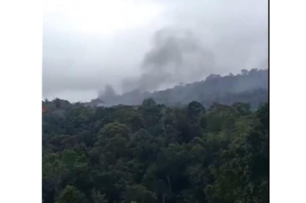 Heboh! Pesawat Jatuh di Krayan Nunukan Kaltara, Kepulan Asap Hitam Gegerkan Warga Heboh! Pesawat Jatuh di Krayan Nunukan Kaltara, Kepulan Asap Hitam Gegerkan Warga
