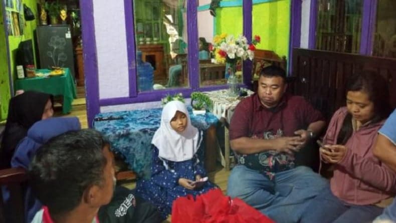 Pilu! Yatim Piatu Siswi SD di Garut Tinggal di Rumah Tak Layak, Kini Numpang di Tempat Sepupu Pilu! Yatim Piatu Siswi SD di Garut Tinggal di Rumah Tak Layak, Kini Numpang di Tempat Sepupu
