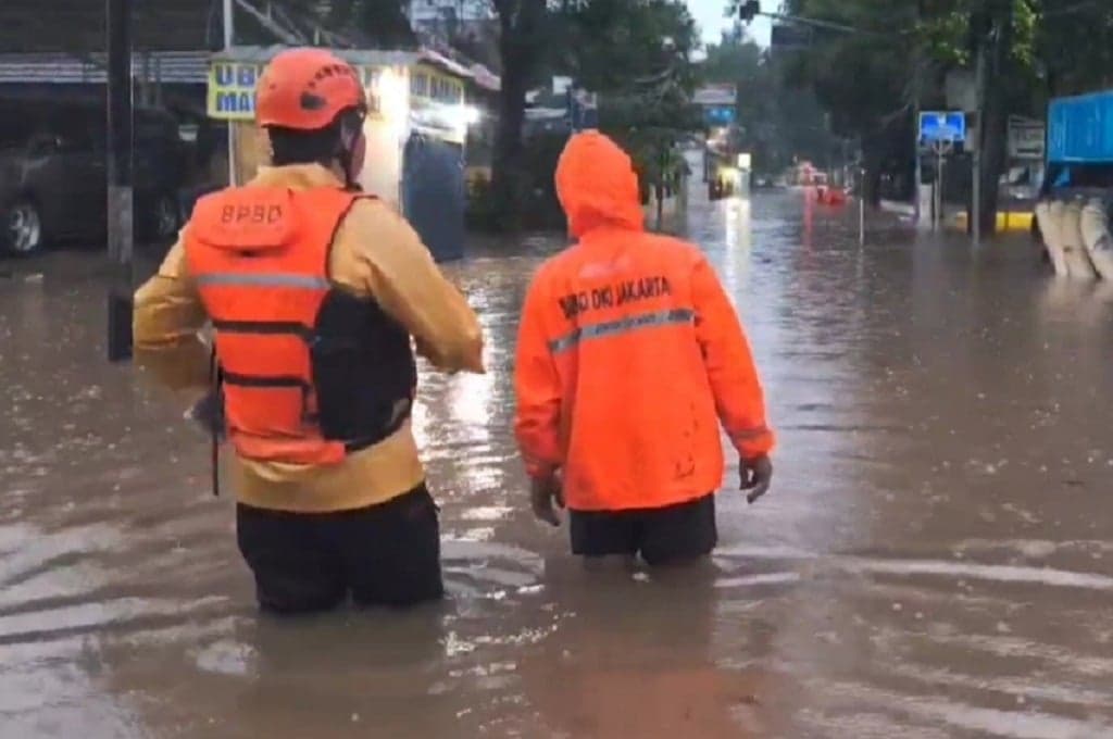 Tembok Saluran Air Jebol, Pesanggrahan Jaksel Banjir! Tembok Saluran Air Jebol, Pesanggrahan Jaksel Banjir!