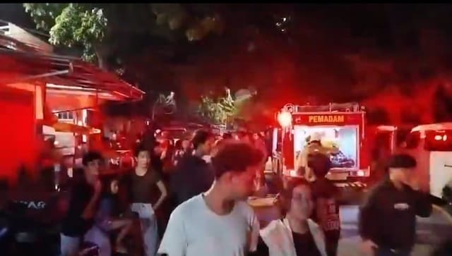 Kebakaran Rumah di Kemayoran saat Waktu Sahur, 8 Unit Damkar Dikerahkan Kebakaran Rumah di Kemayoran saat Waktu Sahur, 8 Unit Damkar Dikerahkan