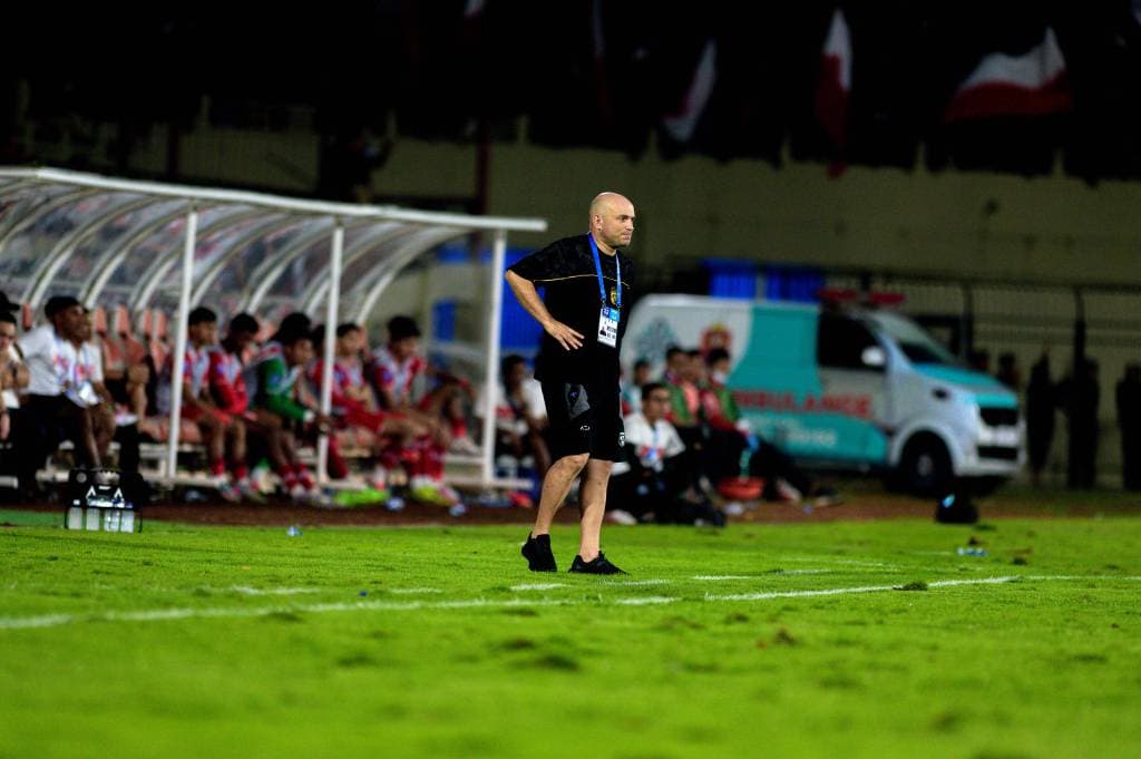 Bernardo Tavares Murka usai Persebaya Kalah 1-3 dari Persijap Bernardo Tavares Murka usai Persebaya Kalah 1-3 dari Persijap