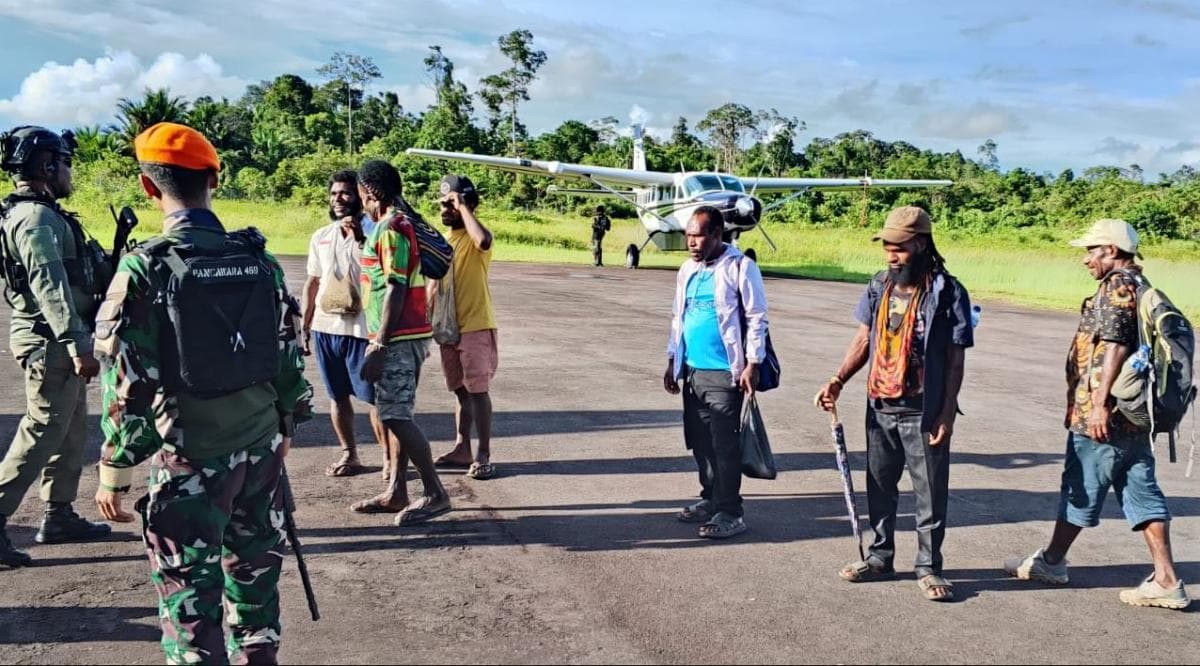 Bandara Koroway Batu Kembali Beroperasi Pascapenembakan Pilot Smart Air oleh KKB Bandara Koroway Batu Kembali Beroperasi Pascapenembakan Pilot Smart Air oleh KKB