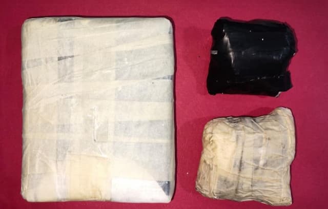 Polisi Tangkap Kurir 1 Kg Kokain di Kebon Jeruk Jakbar, Selundupan dari Malaysia Polisi Tangkap Kurir 1 Kg Kokain di Kebon Jeruk Jakbar, Selundupan dari Malaysia