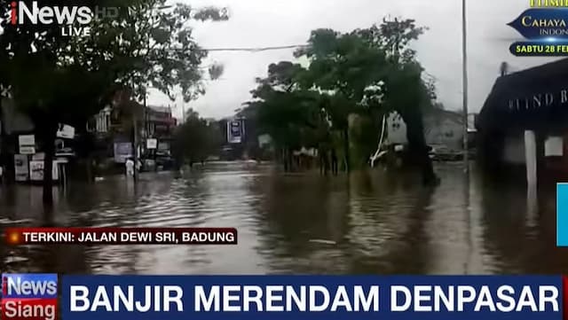 Hujan 24 Jam, Sejumlah Kawasan di Denpasar Bali Terendam Banjir hingga 1 Meter Hujan 24 Jam, Sejumlah Kawasan di Denpasar Bali Terendam Banjir hingga 1 Meter