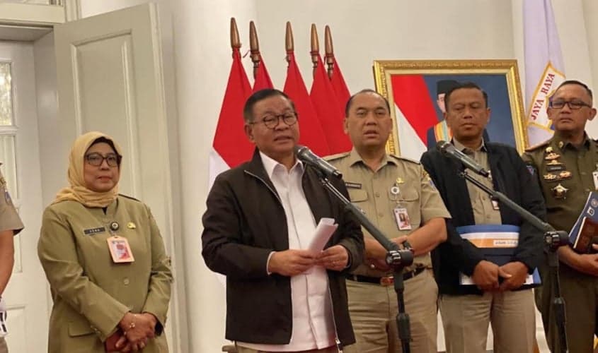 Pemprov DKI Segera Tertibkan PKL Berjualan di Trotoar, Ojol Parkir Sembarangan Juga Ditindak Pemprov DKI Segera Tertibkan PKL Berjualan di Trotoar, Ojol Parkir Sembarangan Juga Ditindak