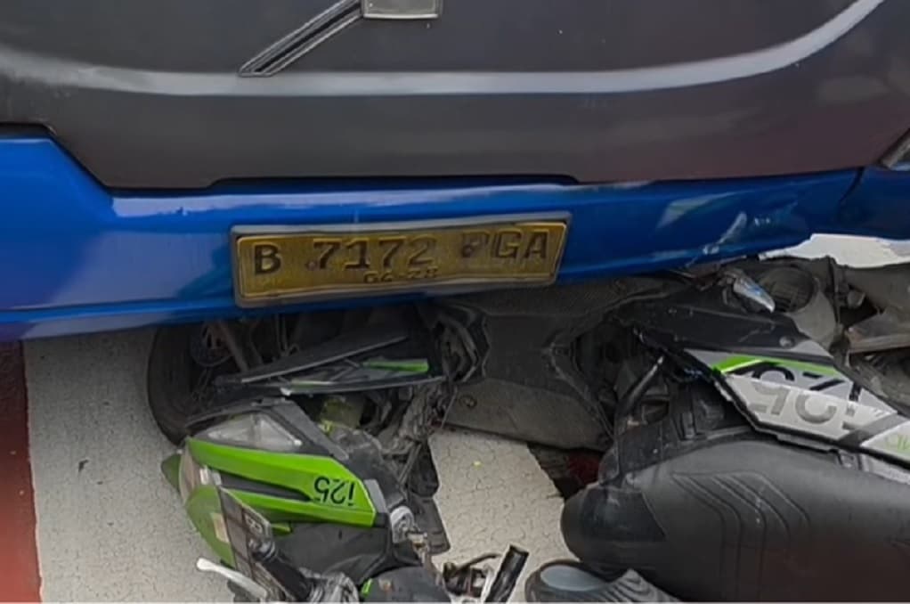 Bus Transjakarta Kecelakaan Lagi, Kali Ini Tabrak Ojol di Gunung Sahari Bus Transjakarta Kecelakaan Lagi, Kali Ini Tabrak Ojol di Gunung Sahari