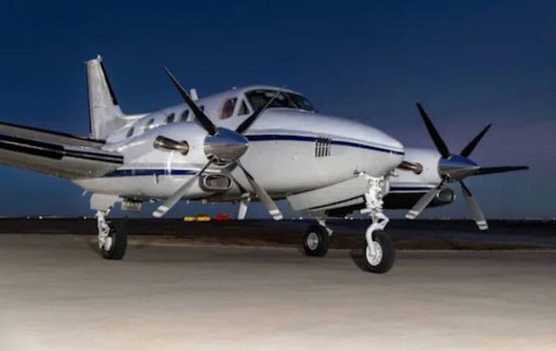 Pesawat Ambulans Udara Bawa 7 Orang termasuk Pasien Jatuh Pesawat Ambulans Udara Bawa 7 Orang termasuk Pasien Jatuh