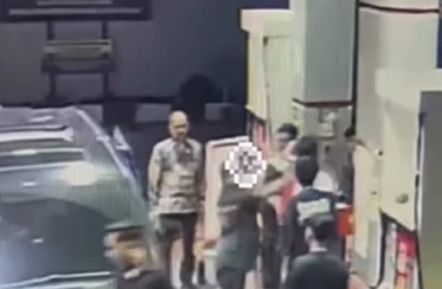 Terungkap, Pria Pukul Petugas SPBU di Jaktim Pakai Pelat Palsu saat Mau Isi Pertalite Terungkap, Pria Pukul Petugas SPBU di Jaktim Pakai Pelat Palsu saat Mau Isi Pertalite