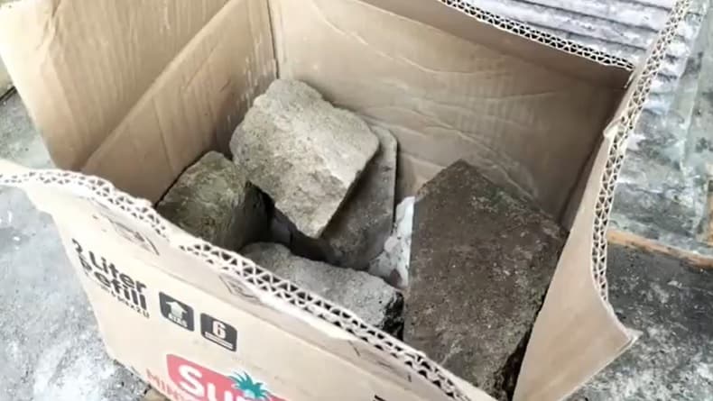 Viral! Pemilik Toko di Pasuruan Tertipu Sales Keliling, Kardus Minyak Goreng Berisi Batako Viral! Pemilik Toko di Pasuruan Tertipu Sales Keliling, Kardus Minyak Goreng Berisi Batako