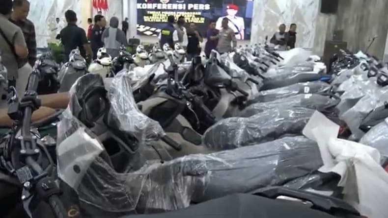 Polda Jateng Bongkar Sindikat Penadah Kendaraan Kreditan, 87 Motor Disita 2 Orang Ditangkap Polda Jateng Bongkar Sindikat Penadah Kendaraan Kreditan, 87 Motor Disita 2 Orang Ditangkap