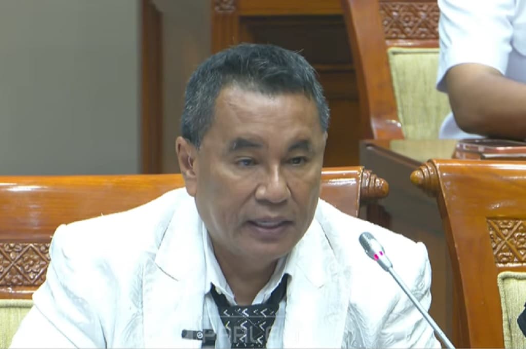 Hotman Adukan Kasus Fandi ABK Sabu 2 Ton ke DPR: Dia Tak Tahu Isinya, kok Dituntut Mati? Hotman Adukan Kasus Fandi ABK Sabu 2 Ton ke DPR: Dia Tak Tahu Isinya, kok Dituntut Mati?