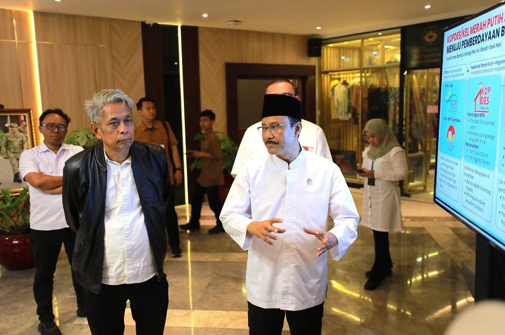 Mensos Pastikan Bansos Sudah Cair 90 Persen, Termasuk untuk Korban Bencana Sumatra Mensos Pastikan Bansos Sudah Cair 90 Persen, Termasuk untuk Korban Bencana Sumatra