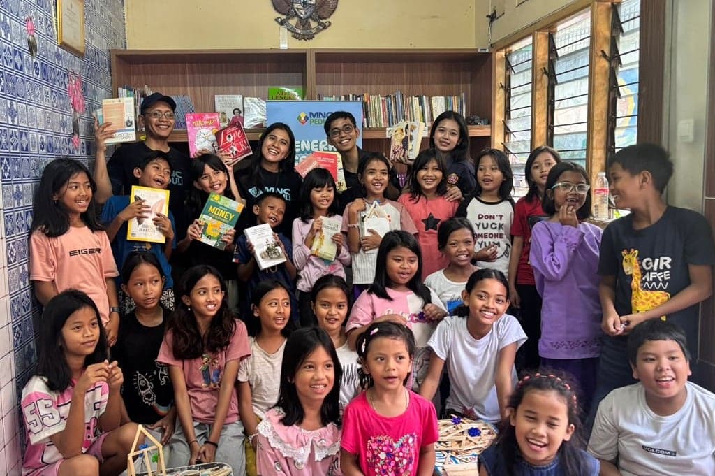 MNC Peduli Salurkan Ratusan Buku Bacaan ke Taman Pintar Anggrek di Jakpus MNC Peduli Salurkan Ratusan Buku Bacaan ke Taman Pintar Anggrek di Jakpus