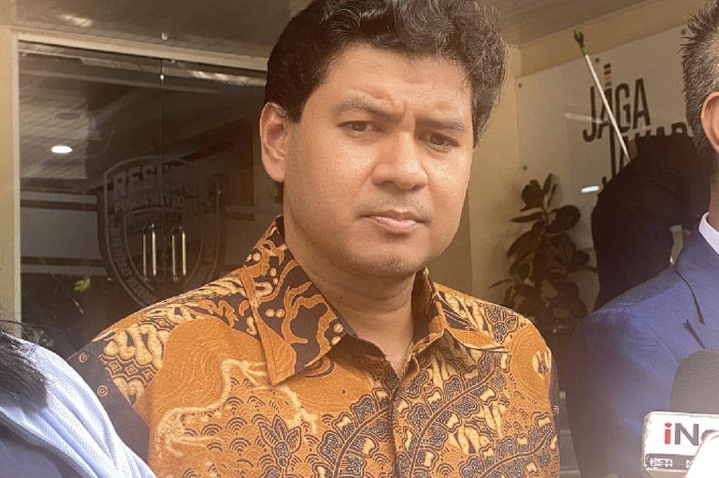 Kubu Jokowi Desak Polisi Segera Tahan Roy Suryo cs: RRT Siap-Siap Kau! Kubu Jokowi Desak Polisi Segera Tahan Roy Suryo cs: RRT Siap-Siap Kau!