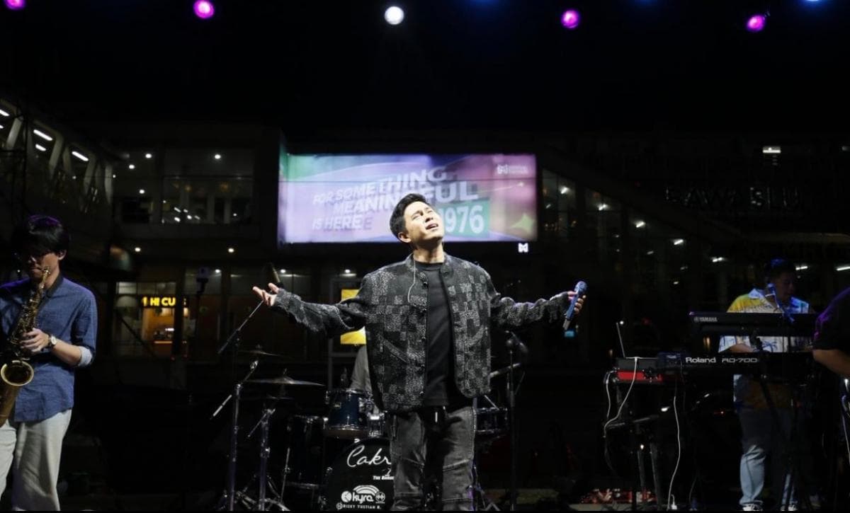 Cakra Khan Tampil Spesial di Music Zone, Rayakan Ulang Tahun Ke-34 di Atas Panggung Cakra Khan Tampil Spesial di Music Zone, Rayakan Ulang Tahun Ke-34 di Atas Panggung