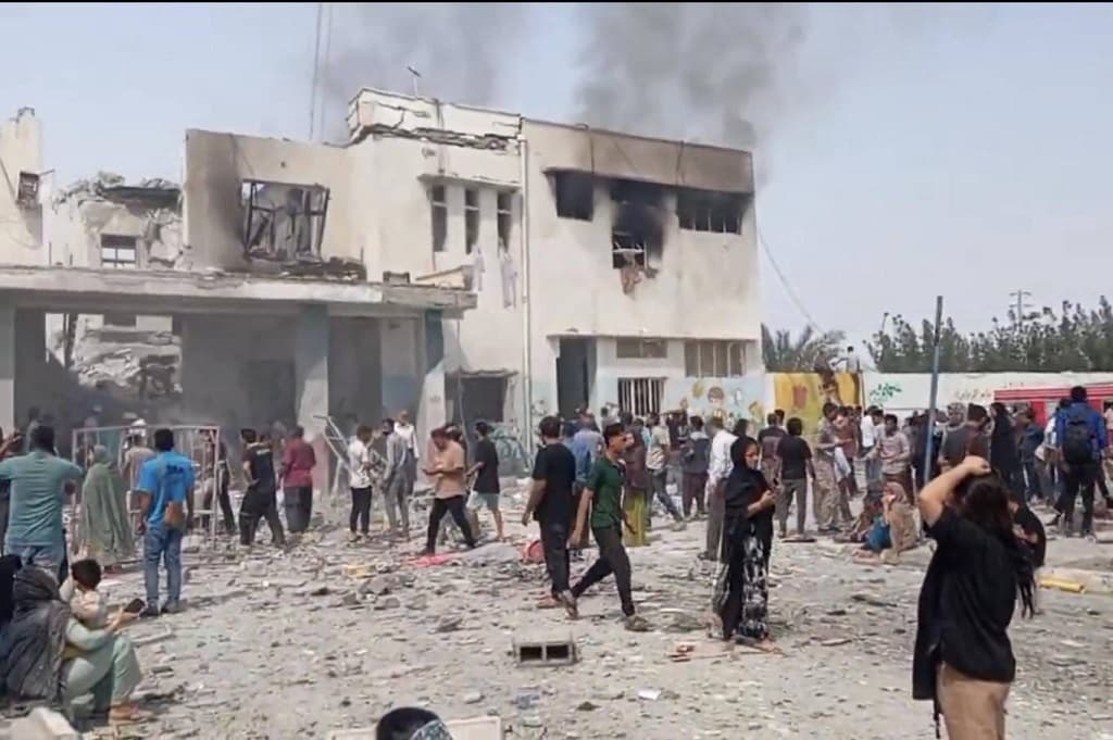 Kemlu Pantau Ketat Kondisi Timur Tengah, Siapkan Opsi Kedaruratan Lindungi WNI Kemlu Pantau Ketat Kondisi Timur Tengah, Siapkan Opsi Kedaruratan Lindungi WNI