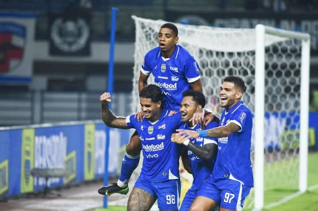 Persib Dilarang Remehkan Persebaya, Puncak Klasemen Bisa Terancam! Persib Dilarang Remehkan Persebaya, Puncak Klasemen Bisa Terancam!