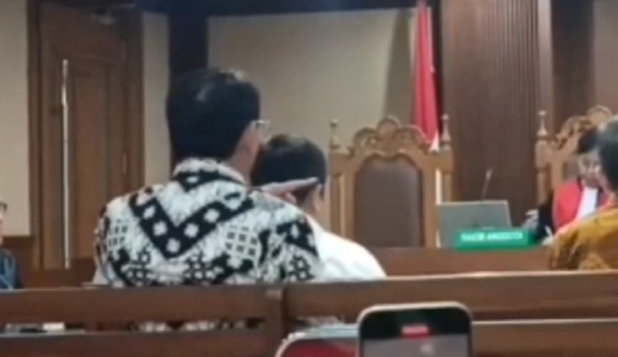 Momen Hakim Tegur Pengacara Terdakwa usai Debat dengan Ahok di Persidangan Kasus Korupsi LNG Momen Hakim Tegur Pengacara Terdakwa usai Debat dengan Ahok di Persidangan Kasus Korupsi LNG