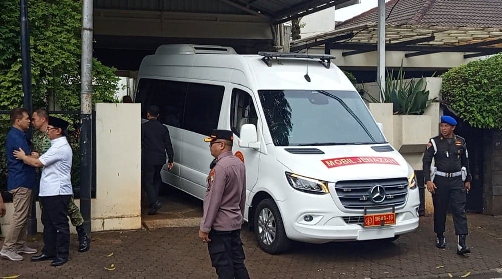 Jenazah Try Sutrisno Tiba di Rumah Duka Menteng Jenazah Try Sutrisno Tiba di Rumah Duka Menteng