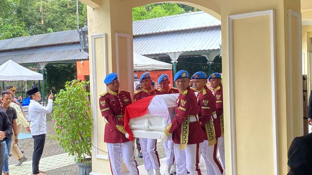 Jenazah Try Sutrisno Tiba di Masjid Sunda Kelapa untuk Disalatkan Jenazah Try Sutrisno Tiba di Masjid Sunda Kelapa untuk Disalatkan