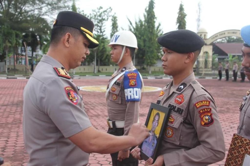 Aipda Asmadi Anggota Propam Polres Bengkalis Dipecat, Desersi hingga Terlibat Narkoba Aipda Asmadi Anggota Propam Polres Bengkalis Dipecat, Desersi hingga Terlibat Narkoba